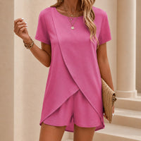 Zweiteiler Lenora™ mit überlappendem Oberteil und locker fallender Shorts in Rosa
