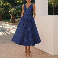 Kleid Lavienne™ mit floralem Muster und betonter Taille mit Bindegürtel in Marineblau