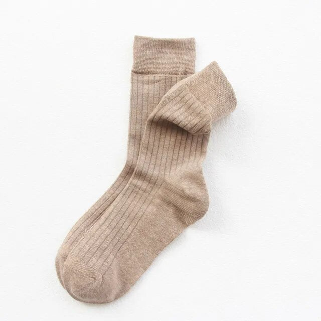 Hohe Socken für Frauen im Winter