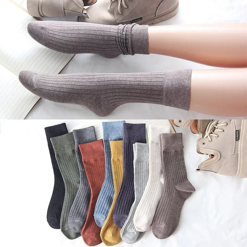 Hohe Socken für Frauen im Winter