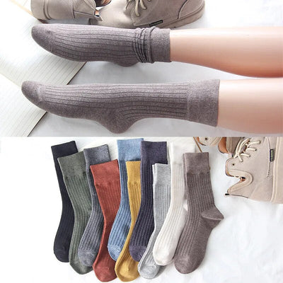 Hohe Socken für Frauen im Winter