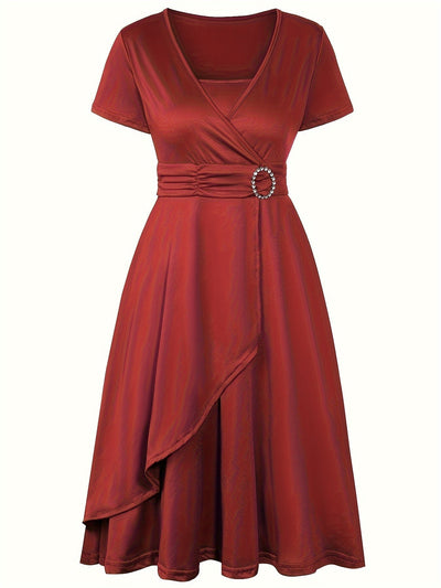 Stilvolles Baumwollkleid mit schmaler Passform, asymmetrischem Saum und Bindegürtel für Damen | Ideal für den Sommer