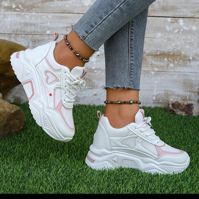 Stilvolle Sneaker mit Herzmuster auf Plateau-Sohle für Damen| Ideal für Outdoor-Aktivitäten
