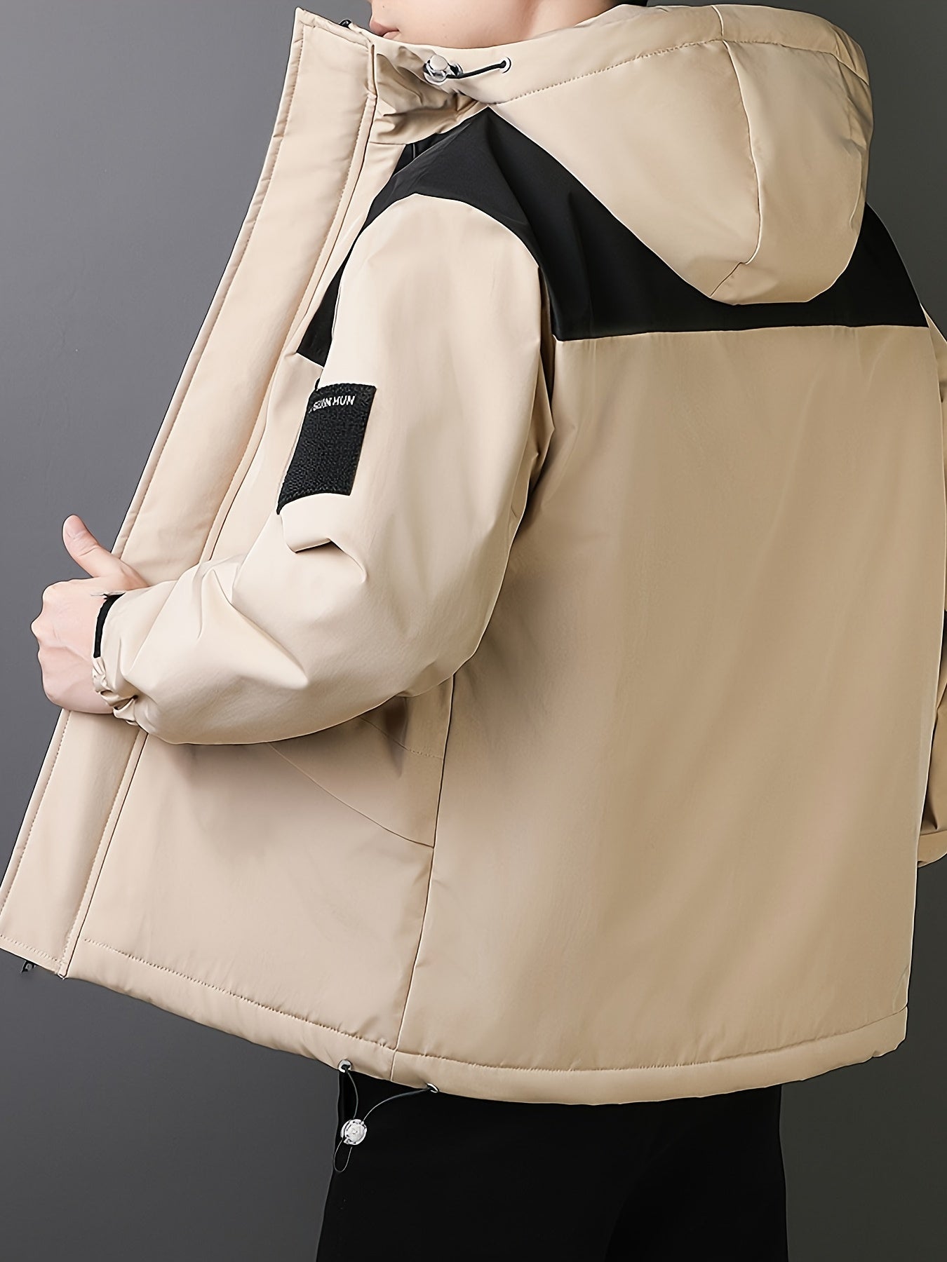 Lässige schwarze Baumwoll-Windjacke mit Kapuze für Herren | Ideal für den Winter