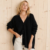 Leah - Geräumige Damenjacke in Schwarz