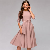 Ivaney - Ein elegantes Damenkleid in Khaki