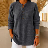 Jocelyn - Ein gemütlicher Damenpullover mit Knopfdetails in Grau