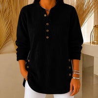 Jocelyn - Ein gemütlicher Damenpullover mit Knopfdetails in Schwarz