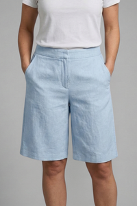 Almira | Damen Bermuda Shorts mit Elastikbund und Seitentaschen in Hellblau