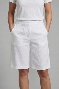 Almira | Damen Bermuda Shorts mit Elastikbund und Seitentaschen in Weiß