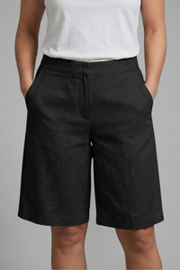 Almira | Damen Bermuda Shorts mit Elastikbund und Seitentaschen in Schwarz