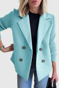 Emma | Damen Blazer mit Strickärmeln und Knöpfen in Hellblau