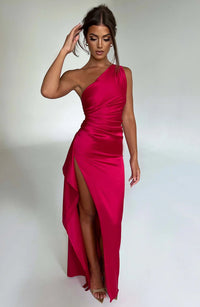 Alexandrine | Damen Satin Abendkleid Asymmetrisch Beinschlitz Glamour in Rot