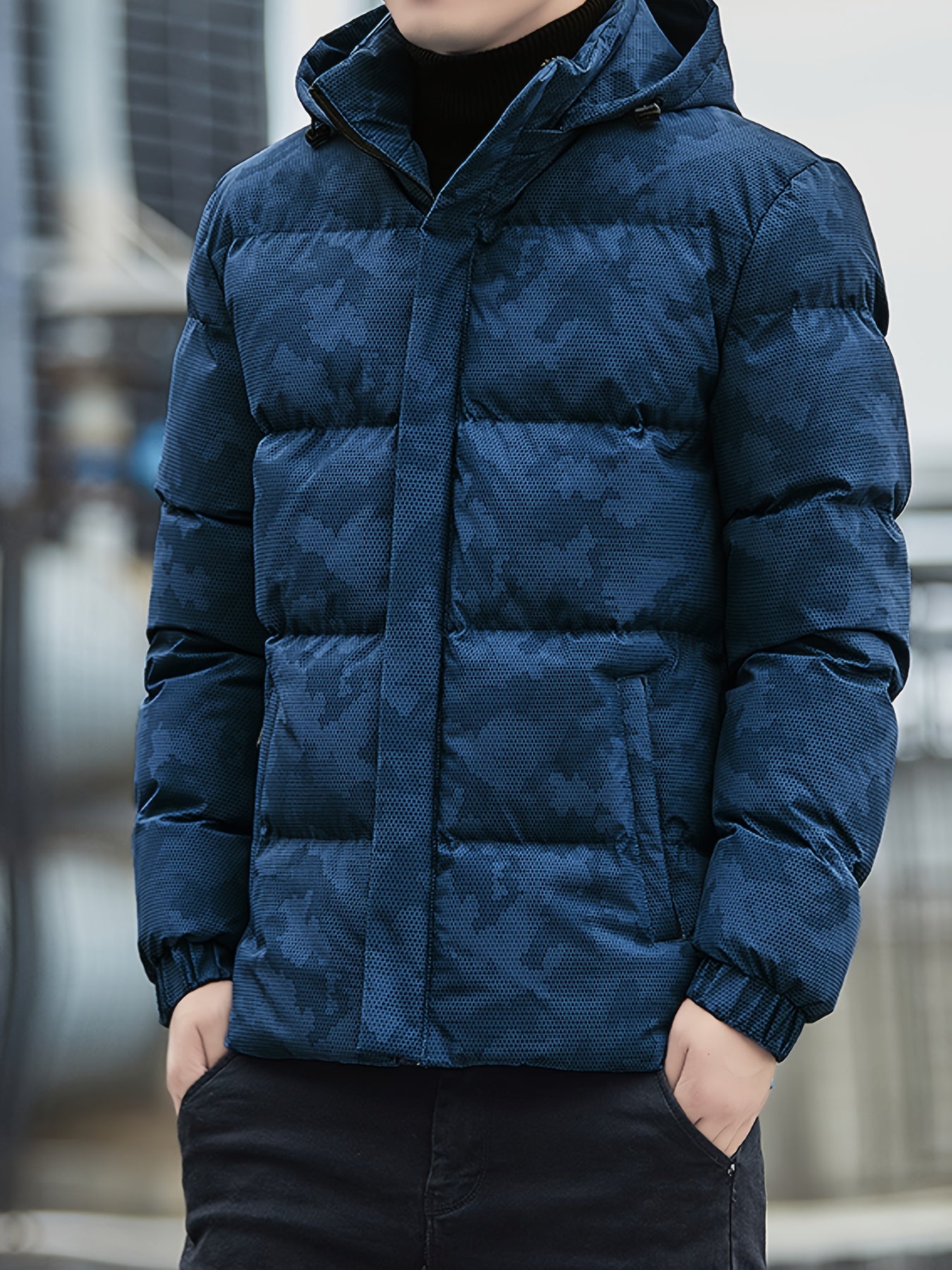 Warme Baumwoll-Steppjacke im Camouflage-Stil mit abnehmbarer Kapuze für Herren | Ideal für den Winter