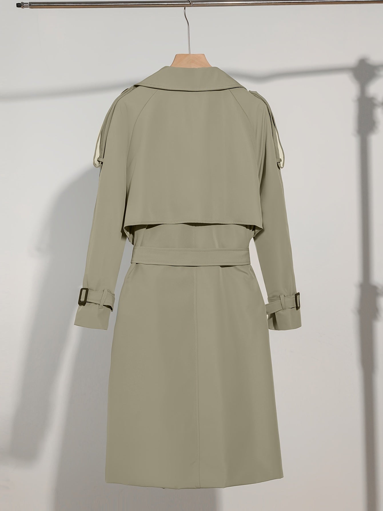 Latina | Damen Langer Doppelknopf-Trenchcoat mit Taillengürtel – Elegante Passform