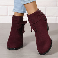 Heloise | Damen Stiefeletten mit Blockabsatz und Rückenschleifendetail in Rot