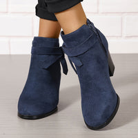 Heloise | Damen Stiefeletten mit Blockabsatz und Rückenschleifendetail in Blau