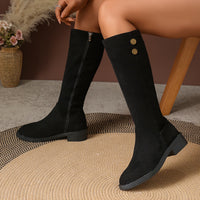 Halcyon | Damen kniehohe Stiefel mit goldfarbenen Knopfakzenten in Schwarz