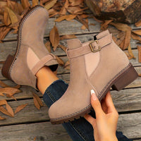 Brynn | Damen Stiefelette mit Blockabsatz und Schnallenriemen in Zartes Rosa