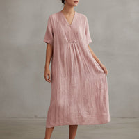 Jayela - Ein Kleid, das sommerliche Eleganz spielerisch verkörpert in Rosa
