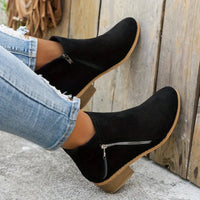 Dani | Trendige Wildlederstiefel mit Absatz in Schwarz