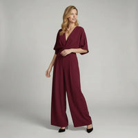 Léonie | Damen Jumpsuit Kurzarm V-Ausschnitt Elegant Modern Sommer in Weinrot