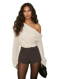 Damen-Bluse aus Chiffon mit One-Shoulder-Ausschnitt in Beige