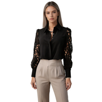 Damen-Bluse mit Knopfleiste und Ärmeln mit Durchbruchmuster in Schwarz