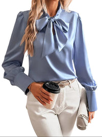 Damen Bluse mit Schleifenkragen und langen Ärmeln in Himmelblau