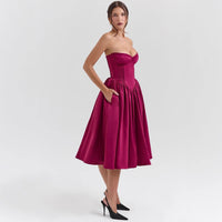 Marlene | Damen Cocktailkleid trägerlos Korsett-Oberteil ausgestellter Satinrock in Magenta