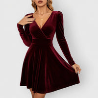 Mia | Damen Elegantes Samtkleid mit V-Ausschnitt Festliches Skater-Abendkleid in Rot
