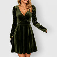 Mia | Damen Elegantes Samtkleid mit V-Ausschnitt Festliches Skater-Abendkleid in Grün