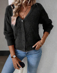 Marie | Damen Flauschiger V-Ausschnitt Strickjacke Cardigan mit Knopfleiste in Schwarz