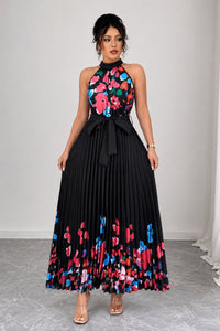 Emilia | Damen Geblümtes Plissee-Neckholder Midi-Kleid in Schwarz