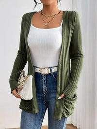 Damen Gerippte Langarm Strickjacke mit offener Front und gerafften Fronttaschen in Armeegrün