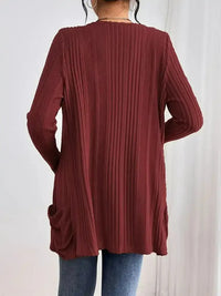 Damen Gerippte Langarm Strickjacke mit offener Front und gerafften Fronttaschen in Karmesinrot