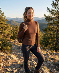 Marie | Damen Gerippter Rollkragen Strick Sweater in Dunkelbraun