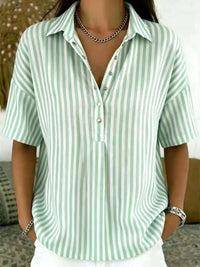 Emilia | Damen Gestreifte Relaxed-Fit Kurzarm-Bluse mit Polokragen in Hellgrün