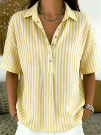 Emilia | Damen Gestreifte Relaxed-Fit Kurzarm-Bluse mit Polokragen in Gelb
