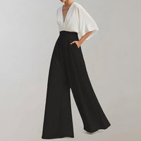 Damen-Jumpsuit mit weitem Bein und V-Ausschnitt in Weiß / Schwarz