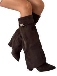 Damen Kniehohe Stiefel mit Spitz zulaufender Form und Blockabsatz in Braun
