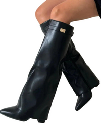 Damen Kniehohe Stiefel mit Spitz zulaufender Form und Blockabsatz in Schwarz Leder