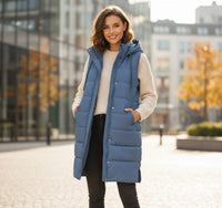 Clara | Damen Knielange Gesteppte Ärmellose Kapuzen Puffer Vest Women in Blau