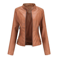 Katharina | Damen Kurze Taillierte Kunstleder Bikerjacke mit Reißverschluss in Rotbraun