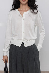 Damen Langarm Strickjacke mit Rundkragen und durchgehender Knopfleiste in Weiß