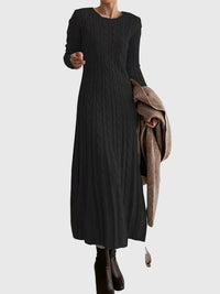Greta | Damen Langarm Zopfmuster Strick Maxikleid in Schwarz