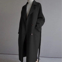 Frieda | Damen Mantel langer Wollmantel mit Revers Doppelknöpfen in Schwarz