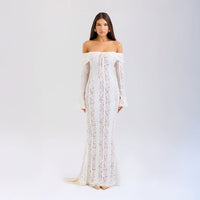 Damen Maxi Kleid mit schulterfreiem Ausschnitt langen Glockenärmeln und Bindeverschluss am Ausschnitt in Weiß