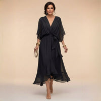 Damen-Midikleid mit V-Ausschnitt und Bindegürtel in Schwarz