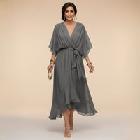 Damen-Midikleid mit V-Ausschnitt und Bindegürtel in Grau